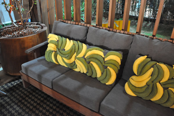 Olhem que máximo essas almofadas de "bananas"!