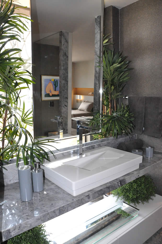 Muito verde no banheiro