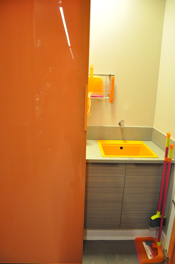 Peraí! Tem alguma coisa ali atrás...