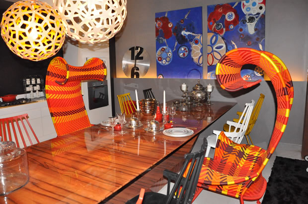 Cadeiras dignas da mesa do Chapeleiro Maluco da Alice