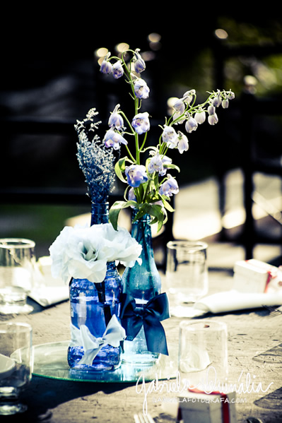 Garrafas com fitas de cetim