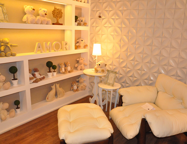 Cadeira de amamentação mega estilosa e confortável