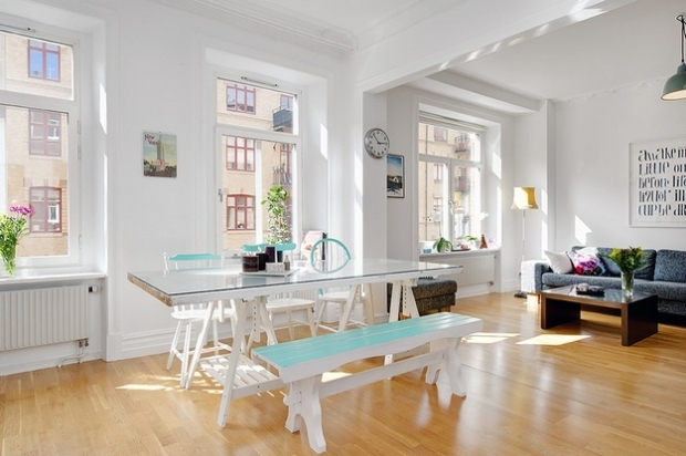 Um toque de tinta no banco e nas cadeiras