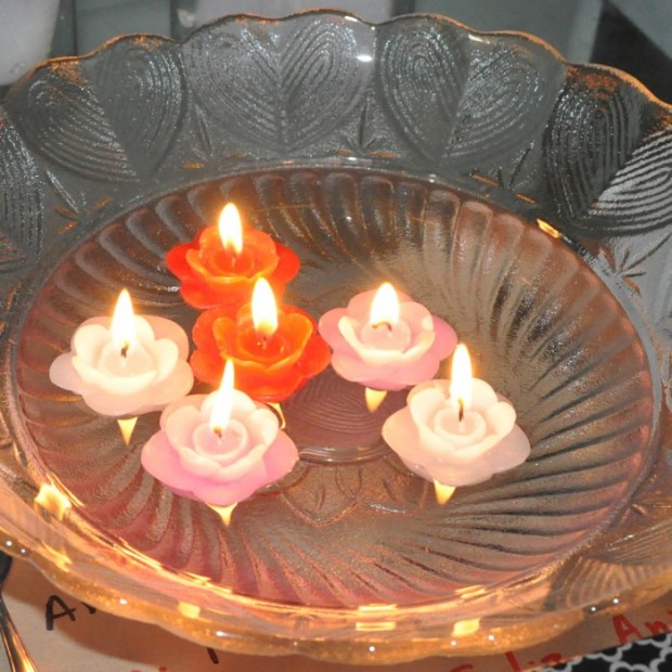 Velas flutuantes. Esse recipiente, acreditem se quiserem, é a nossa fruteira!