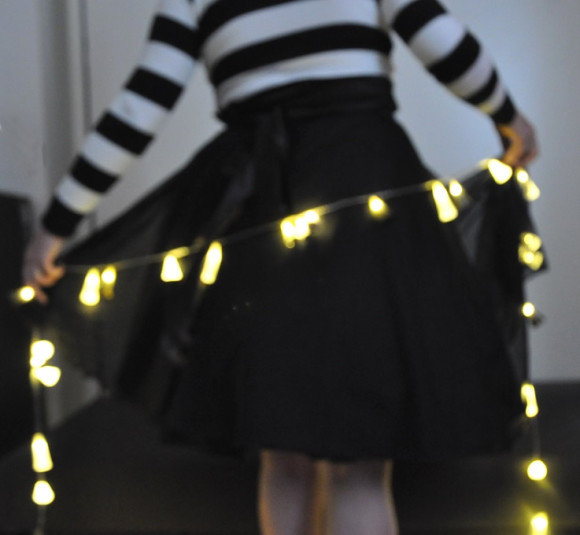 Momento alegre com luzinhas